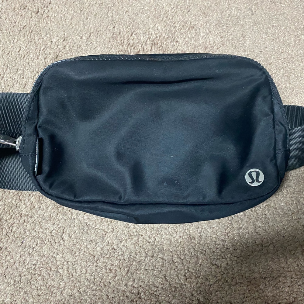 Black Lululemon Belt Bag 1L